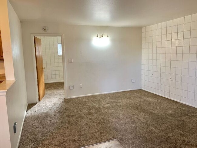 Building Photo - 1/2 Off First Month! Ground-Floor 1-Bedroom Near City Park