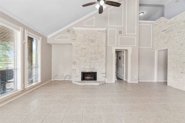 Building Photo - 510 Crestwater Ct