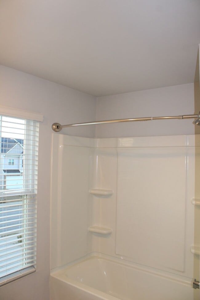 Building Photo - 3 Bedroom 2 .5 Bath Townhome Hephzibah!