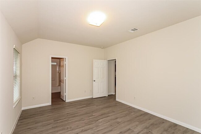 Building Photo - 5462 Plantation Forest Dr