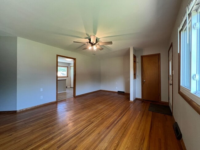 Building Photo - Newly Remodeled 3 Bed 1 Bath Home in Derby!!