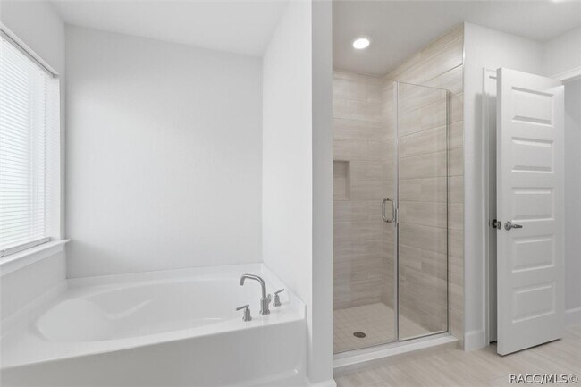 Building Photo - 336 W Rexford Dr