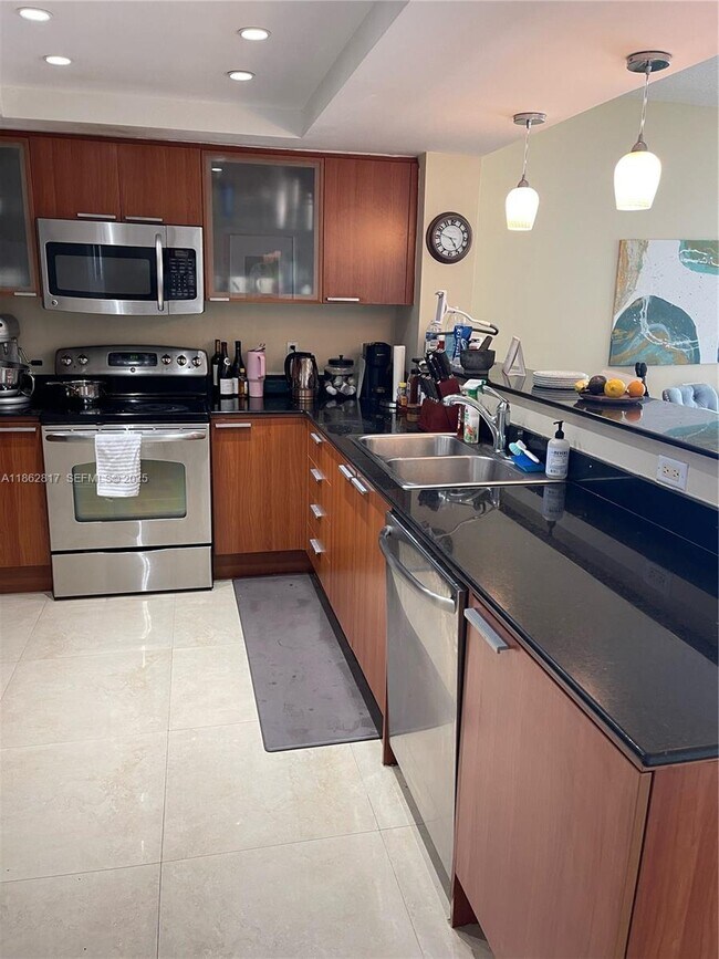 Building Photo - 16699 Collins Ave