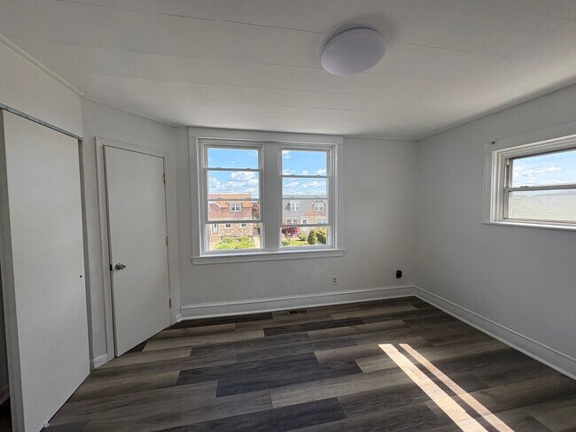 Building Photo - 1806 Hoffnagle St