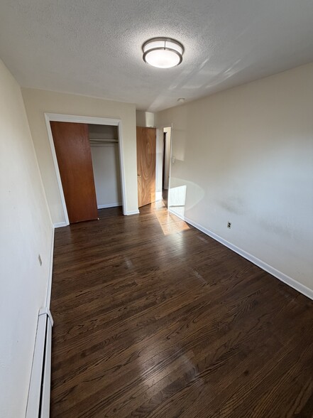 Building Photo - 16 Cherry St