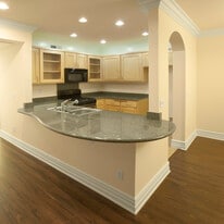 Building Photo - 10355 Riverside Dr