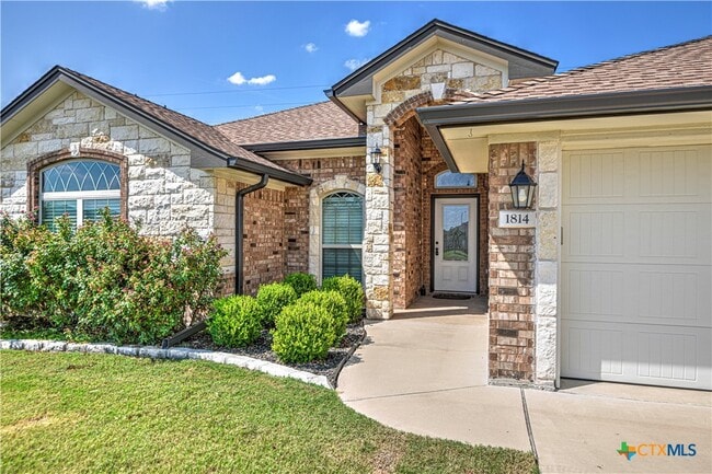 Building Photo - 1814 Rustic Manor Dr