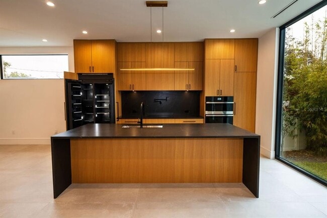 Building Photo - 3010 W Trilby Ave