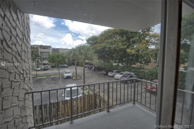 Building Photo - 6900 N Kendall Dr