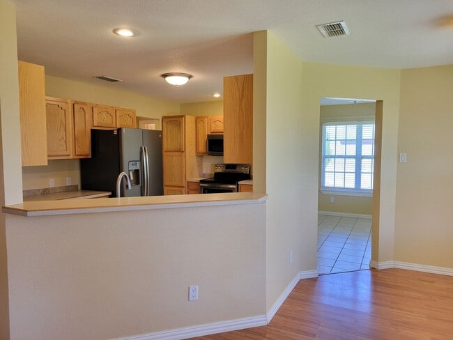 Building Photo - SPECTACULAR HOME ON CORNER LOT