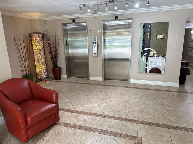 Building Photo - 2651 S Course Dr