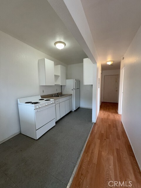 Building Photo - 13445 Lakeshore Dr