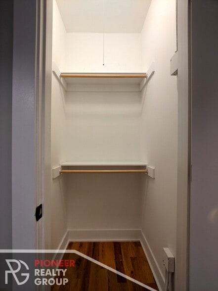 Building Photo - 4417 N Wolcott Ave