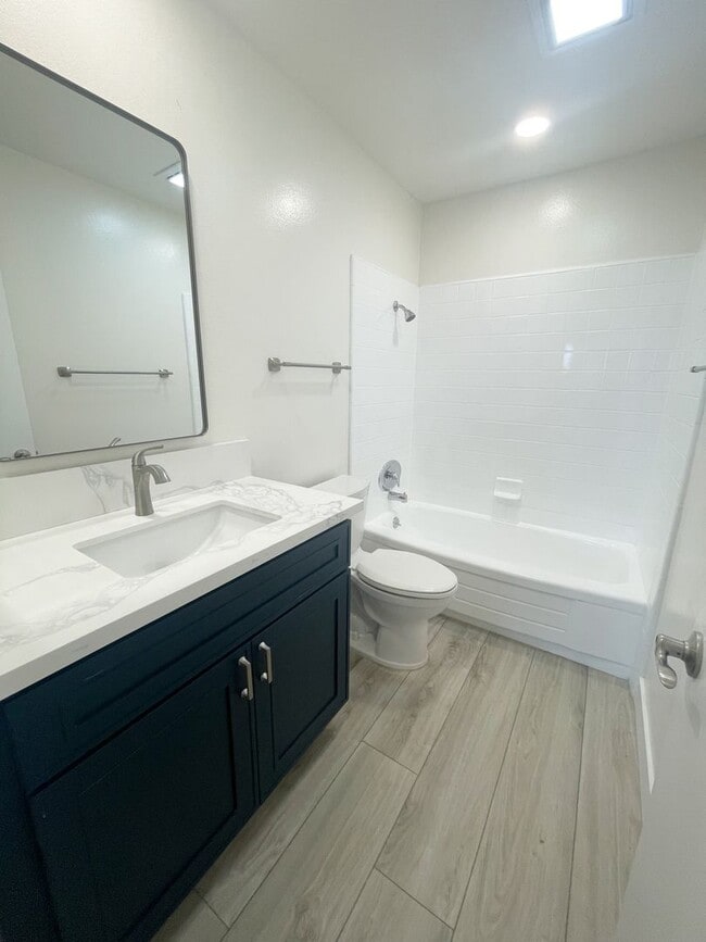 Building Photo - 3 bedroom 2 bath home in desired neighborhood