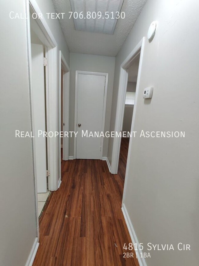 Building Photo - Spacious 2 Bed 1 Bath just off Bonny Oaks ...