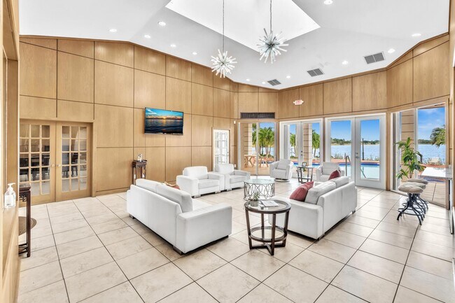 Building Photo - 2890 N Oakland Forest Dr