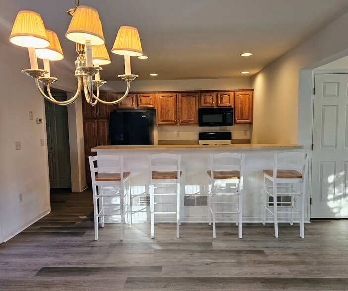 Building Photo - 701 Brentwood Dr