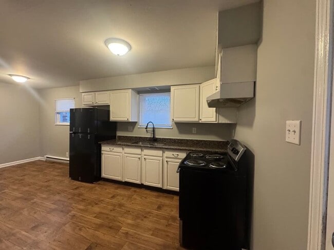 Building Photo - 1921 Chris Dr