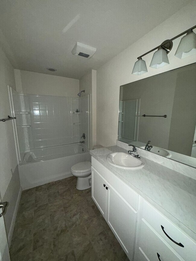 Building Photo - 3BR/2BA Home in Marion Oaks – Spacious Lot & Convenient Location