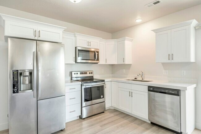 Primary Photo - 4763 Silver Ridge Rd