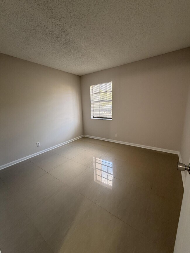Building Photo - 301 Norwood Terrace