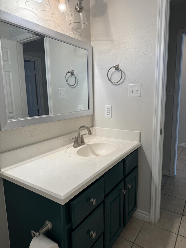 Building Photo - 225 Karten Ln