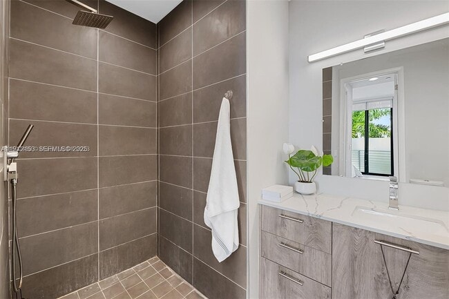 Building Photo - 645 NE 4th Ave