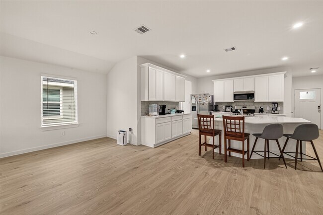 Building Photo - 30518 White Cliff Ct