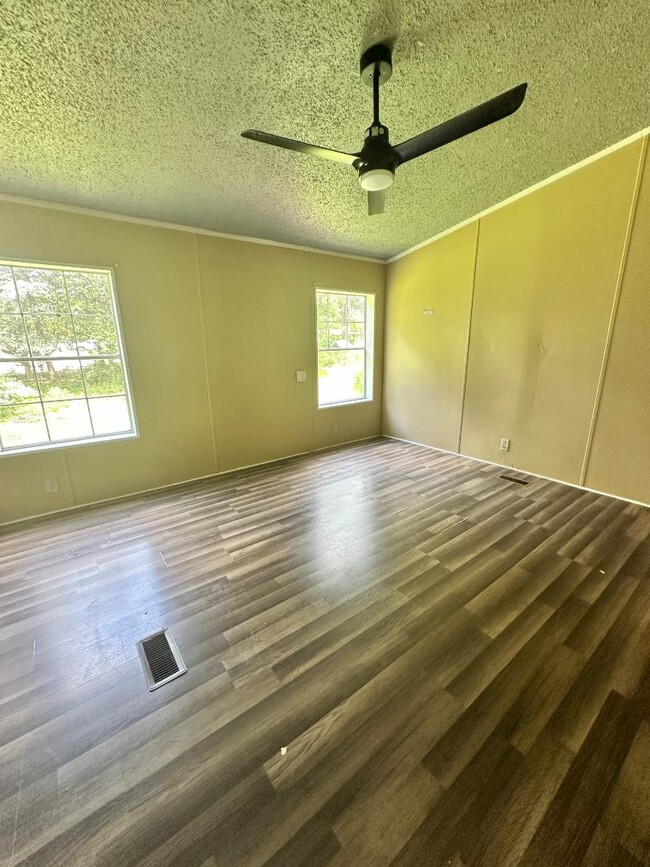 Building Photo - 533 Covey Cir