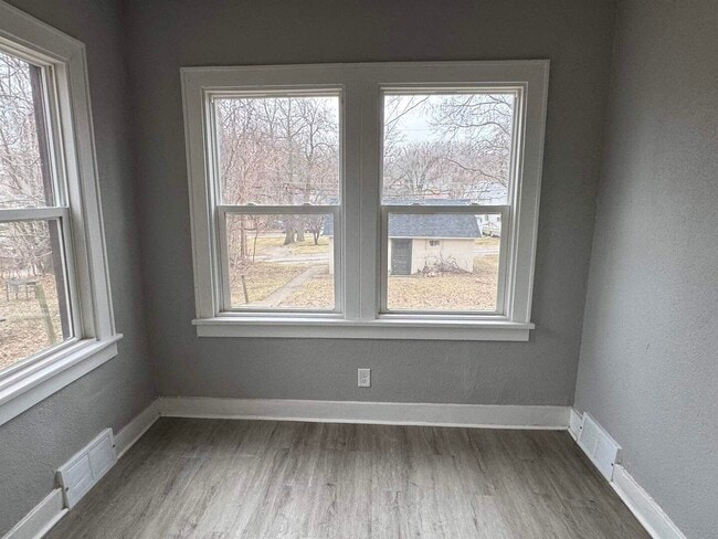 Building Photo - 824 Tremont Ave