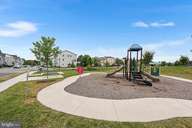 Building Photo - 342 Ridgewood Dr