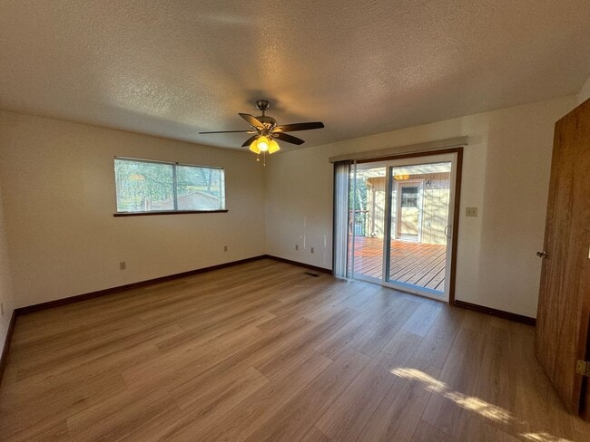 Building Photo - Beautiful Partial Lake View Home on the Go...