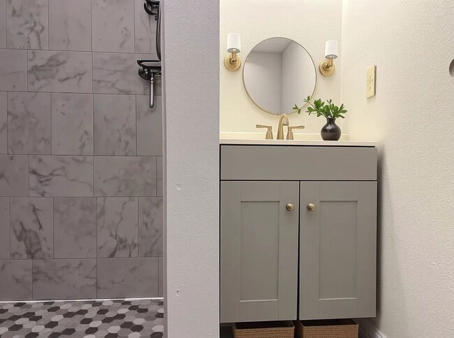 Building Photo - 2351 Longohrn