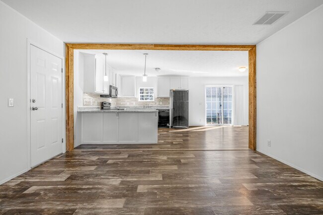 Building Photo - Sheridan Duplex Unit (no garage)