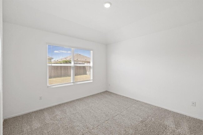 Building Photo - 215 Silver Springs Bend