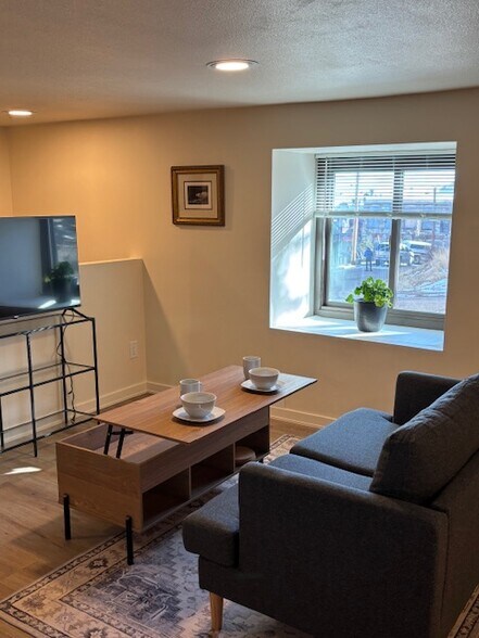 Building Photo - 114 N 4th St