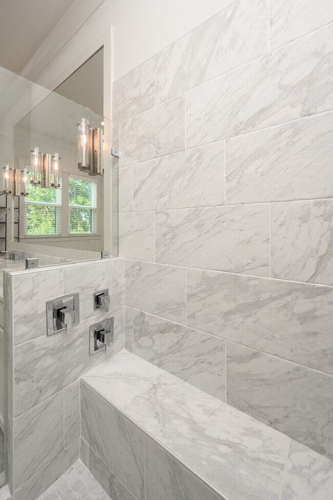 Building Photo - **LIKE-NEW, HIGH-END EXECUTIVE HOME WITH INCREDIBLE OUTDOOR ENTERTAINING IN IDEAL LOCATION**