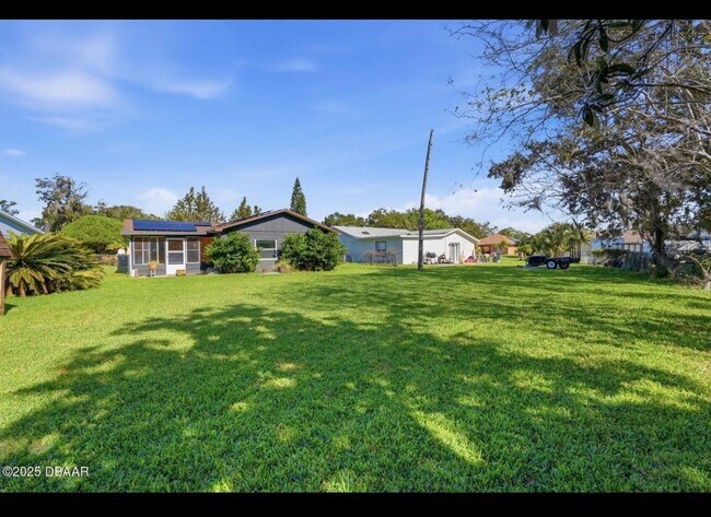 Building Photo - 3 Bedroom with Florida Room and Shed Available Now - Daytona Beach