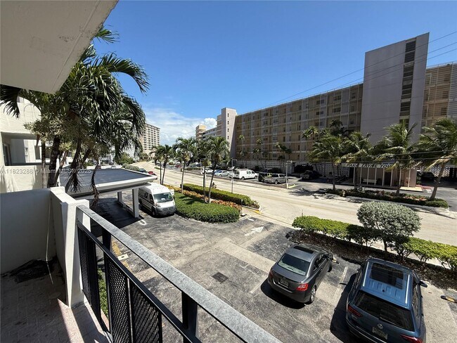 Building Photo - 401 Golden Isles Dr