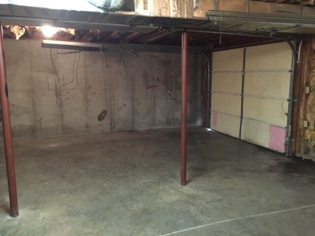 Building Photo - 111 Pleasureville Rd