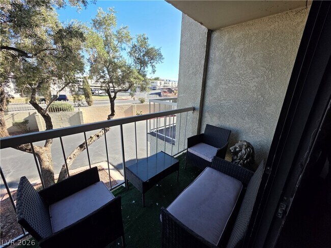 Building Photo - 750 S Royal Crest Cir