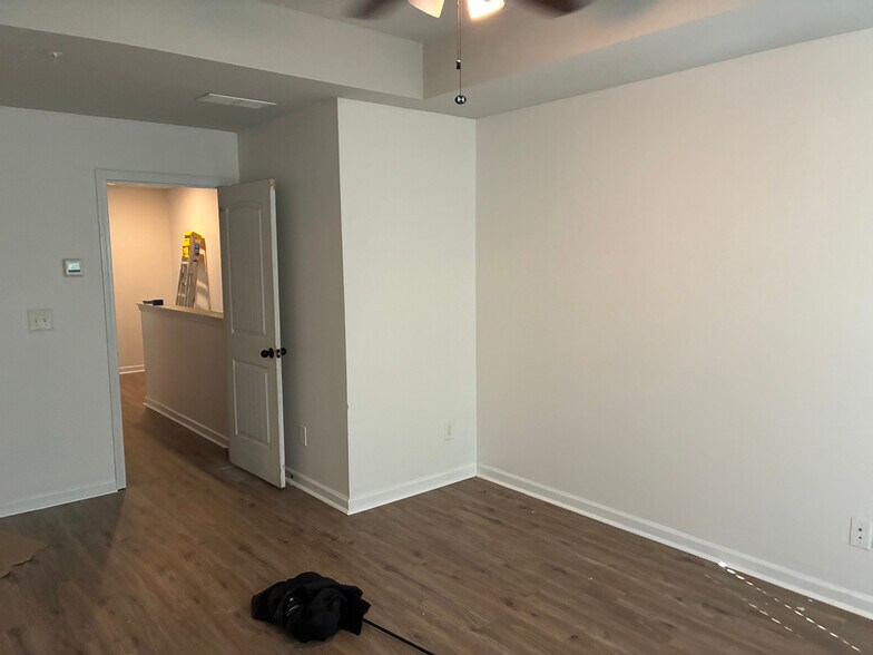 Building Photo - Room in Townhome on Bayrose Cir