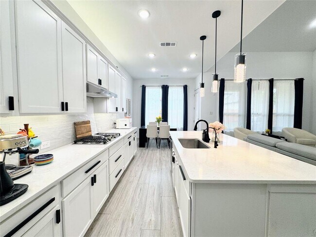 Building Photo - 4418 Hannover Wy