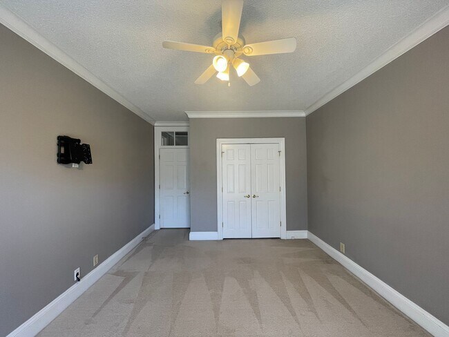 Building Photo - 175 Corbin Ave