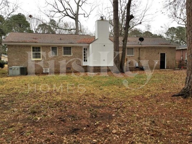Building Photo - 2080 Bishop Dr
