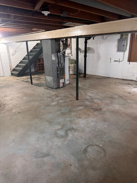 Building Photo - 1196 Knox Ave