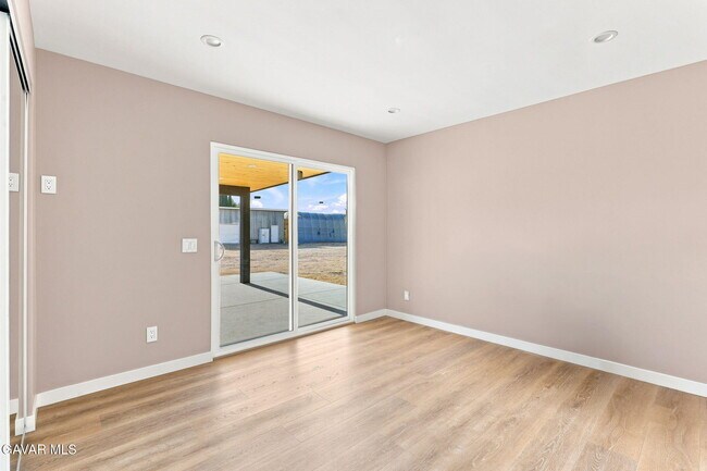 Building Photo - 40235 17th St W