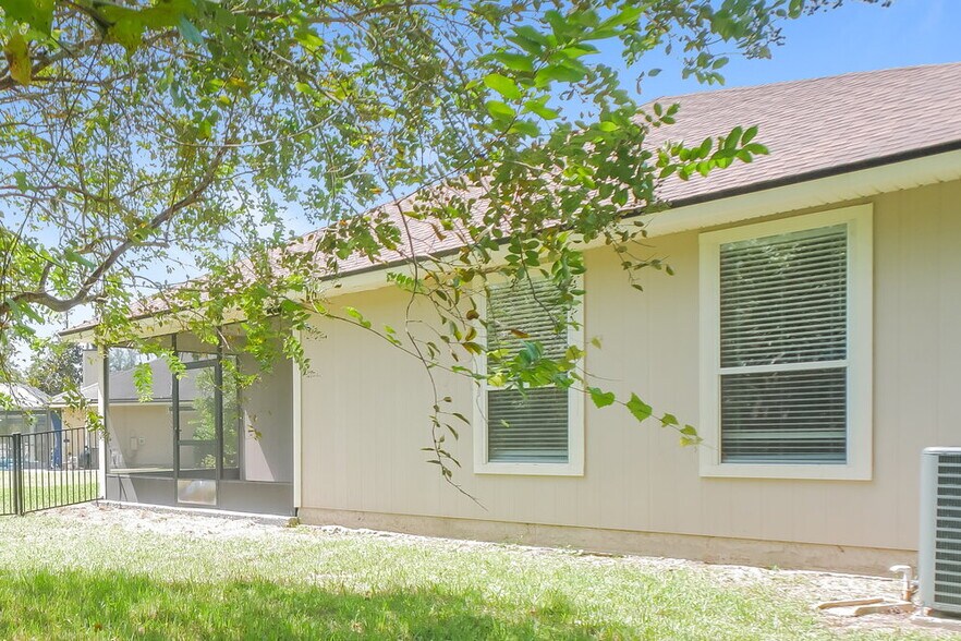 Building Photo - 2241 Blackstone Way