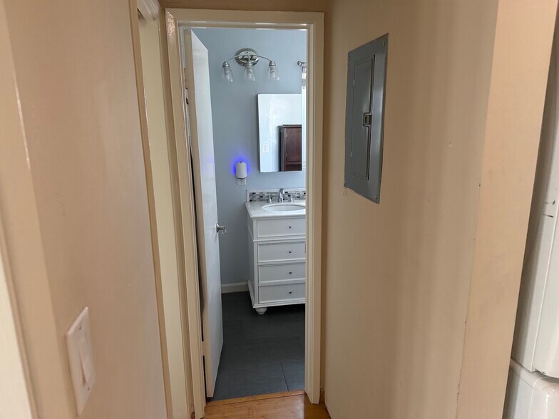 Building Photo - 1227 E 1st St