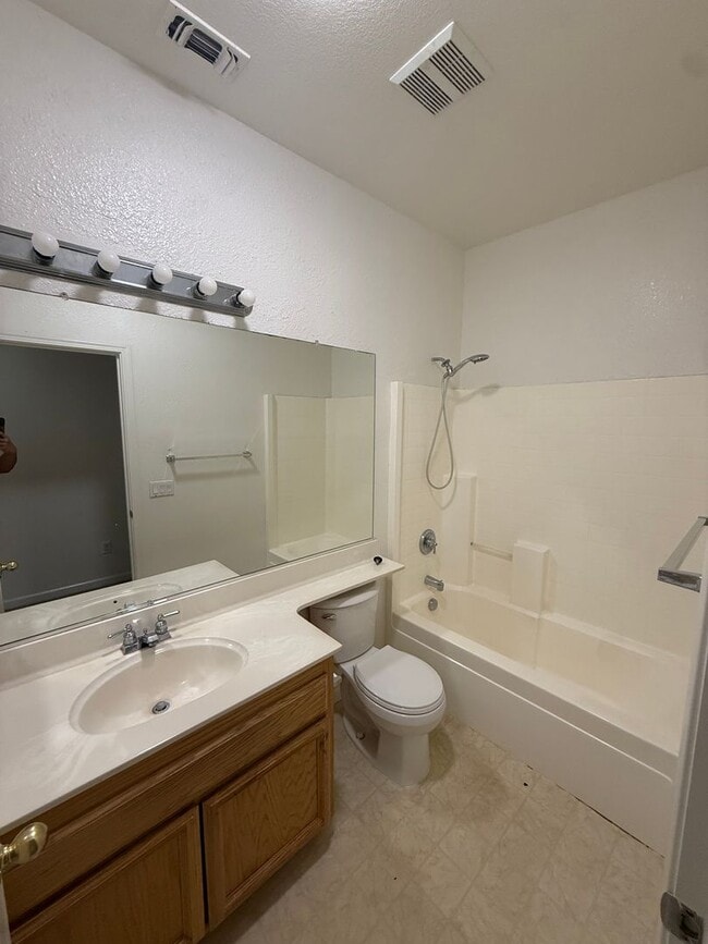 Building Photo - 4 Bed| 2 Bath | 1702 SF | 2 Car Garage | Single Story | Tenant pays $175 for WS&G.